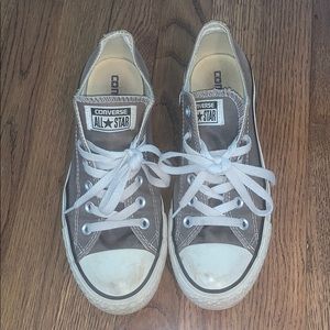 Gray converse low tops